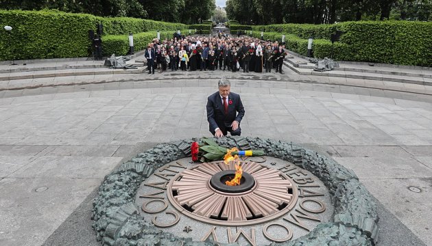 Україна не відзначатиме 9 травня за московським сценарієм - Президент