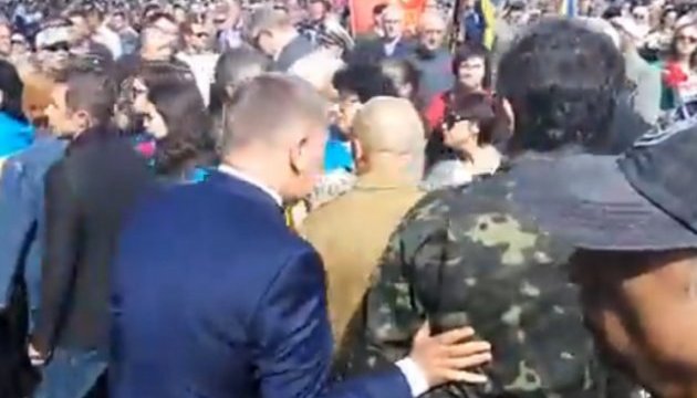 У Миколаєві учасники мітингу посварилися через георгіївські хрести 