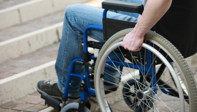 В Очакові до курортного сезону готують зручні для інвалідів-візочників тротуари