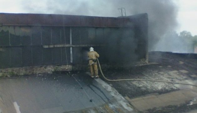 У Харкові 9 травня гасили пожежу на заводі з переробки гумових відходів