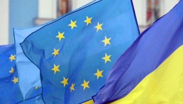 У Вінниці урочисто підняли прапор ЄС на честь запровадження безвізу для України