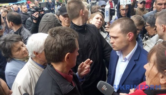 Поліція посилила охорону будівлі МВС через штовханину активістів із Фацевичем