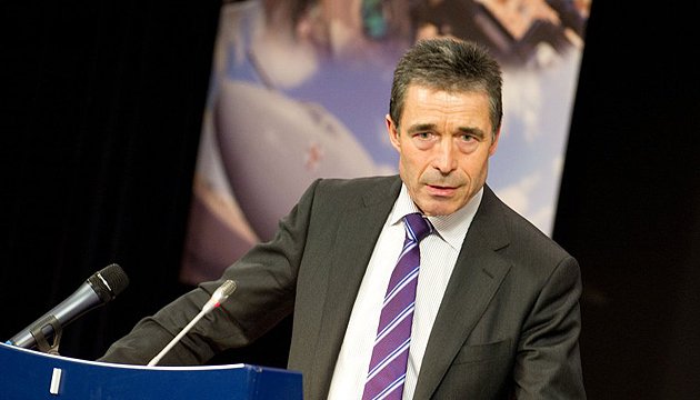 Anders Fogh Rasmussen: Ha llegado el momento para que los aliados de la OTAN concedan a Ucrania armas letales defensivas