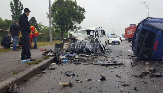 Жахлива ДТП у Києві: авто розтрощені вщент, троє загиблих