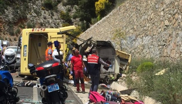 У Туреччині розбився автобус із туристами, понад 20 загиблих