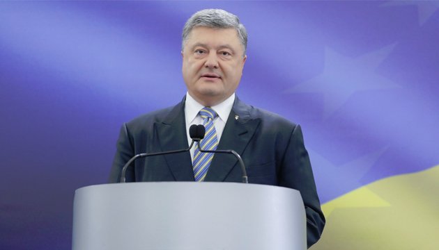 Poroshenko: Periodistas hoy en día protegen a Ucrania de la agresión de la Federación Rusa contrarrestando la propaganda rusa con éxito