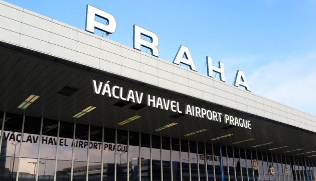 У Празькому аеропорту перевіряють багаж пасажирів на наявність вибухівки
