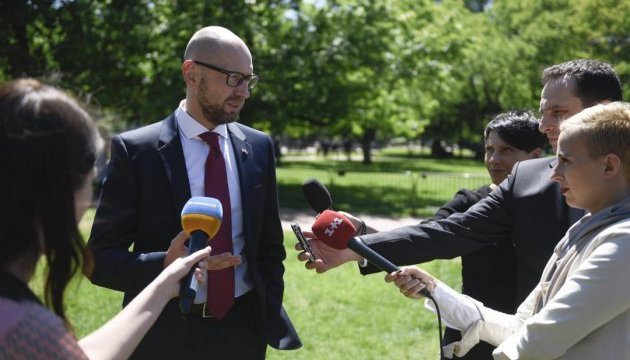Яценюк не веде жодних переговорів про входження в уряд - прессекретарка 