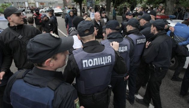 Акція ЛГБТ у Харкові: нападникам на поліцейських загрожує стаття