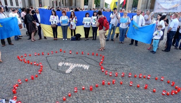 Candles in memory of deportation of Crimean Tatars lit in center of Berlin