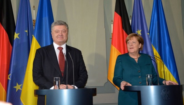 Poroshenko, Merkel during phone talk stress importance of Ukrainian hostages release by year-end