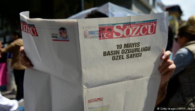 Турецька газета вийшла з білими шпальтами - на знак протесту