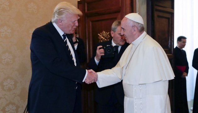 Трамп вперше зустрівся із Папою Римським