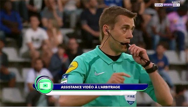 У Франції футбольні арбітри відмінили гол після перегляду відеоповтору