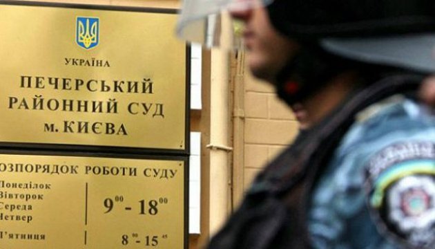 Des députés se sont battus devant la Cour de Kyiv