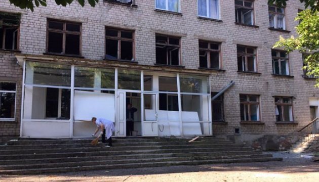 Bombardements à Krasnogorivka: une école, un hôpital et des maisons ont été endommagées (vidéos)