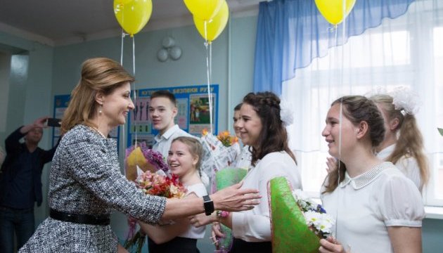 Останній дзвоник: Марина Порошенко відвідала інклюзивну школу в Житомирі