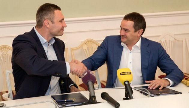 Підготовка до фіналу Ліги чемпіонів: Кличко та президент ФФУ підписали меморандум