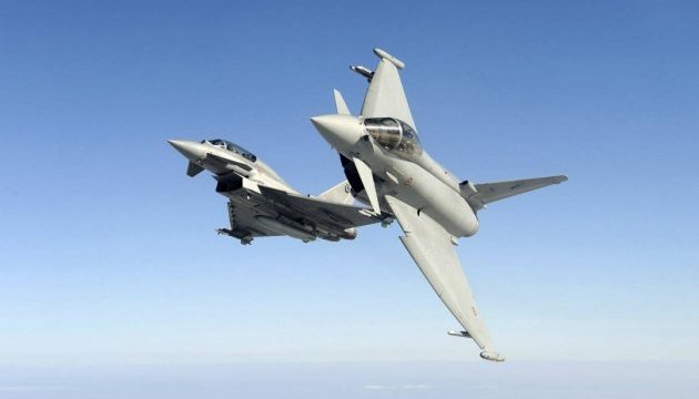 Британія підняла винищувачі для перехоплення літаків РФ