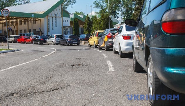 Західний кордон України за минулу добу перетнули понад 96 тисяч осіб