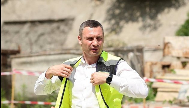 У Кличка виділили 130 мільйонів на ремонт прибудинкових территорий У Кличка виділили 130 мільйонів на ремонт прибудинкових территорий