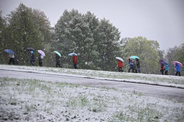 Лето в Москве началось со снега