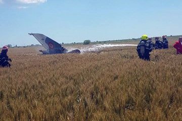 У Румунії розбився винищувач, пілот у важкому стані