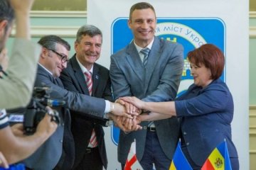 Кличко: Украина, Молдова и Грузия подписали меморандум об ассоциации местных властей