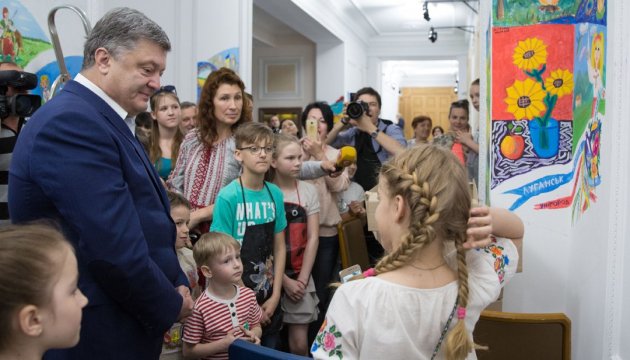 Poroshenko felicita a los ucranianos por el Día del Niño