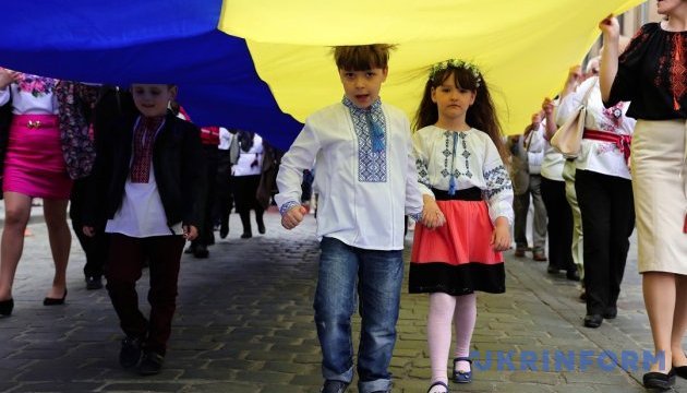 Діти Донбасу, які ростуть четвертий рік у війні, подорожуватимуть Україною