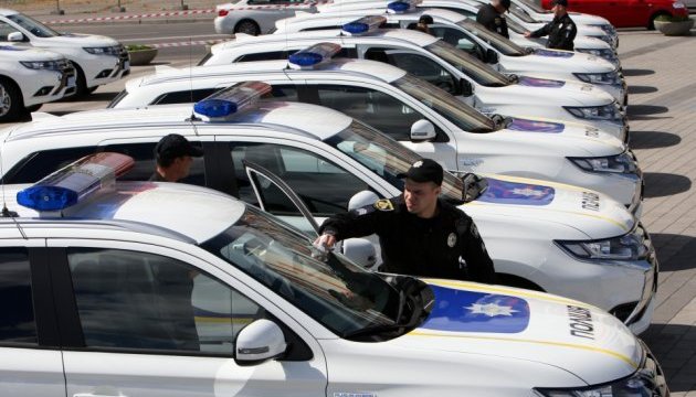 Аваков передав 38 електрокарів поліції Дніпропетровщини