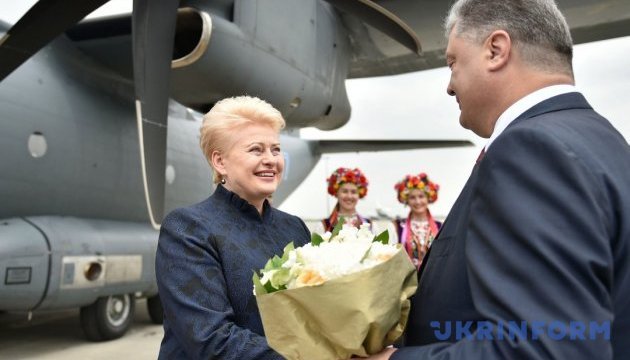 Poroshenko congratulates Grybauskaite on her birthday 