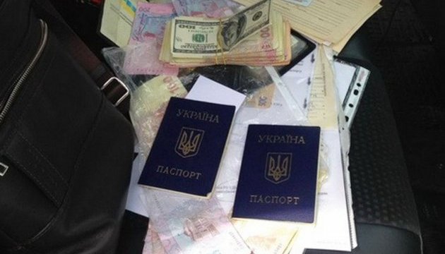 СБУ: Чиновник на Донеччині робив паспорти для окупованих територій