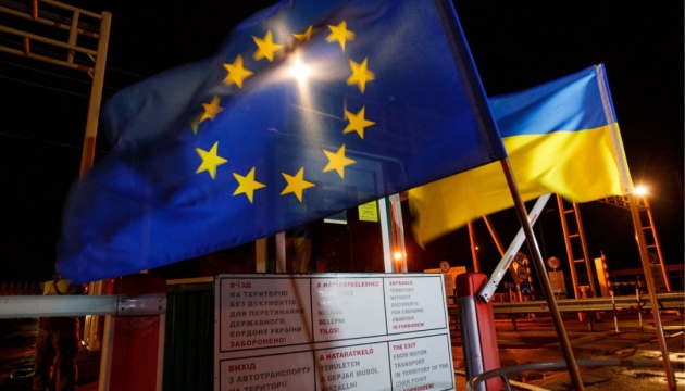 Almost 8,700 Ukrainians already cross border with EU countries without visas