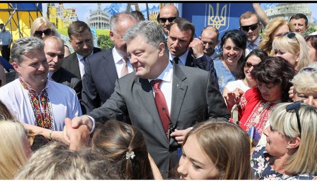 Poroshenko arrived at Vinnytsia airfield to congratulate military pilots on Air Force Day