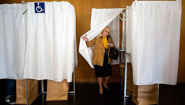 Вибори у Франції: проголосували близько третини виборців