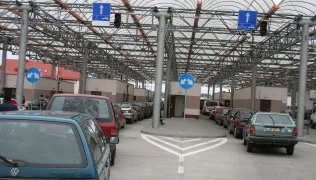 На кордоні з Польщею у черзі стоять 260 автомобілів