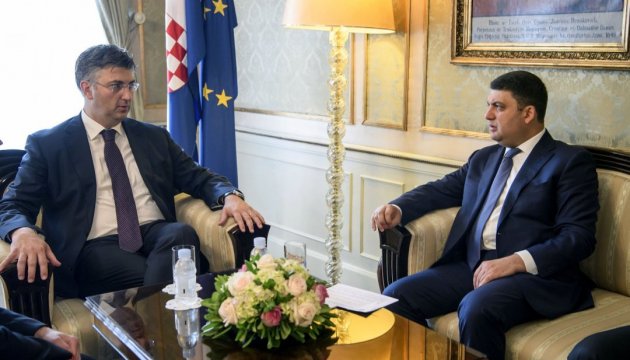 Groysman holding a meeting with Croatian Prime Minister. Photo