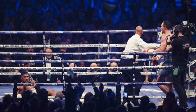 П'ятий раунд бою Джошуа - Кличко назвали найкращим з усіх у 2017 році