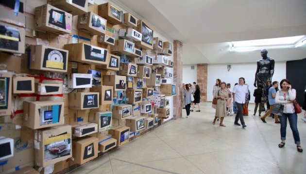 Шоу обіцянок: у Львові відкрили проект сучасного мистецтва