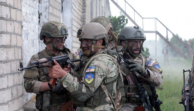Plus de 1500 militaires ukrainiens participeront à des entraînements militaires à l’étranger
