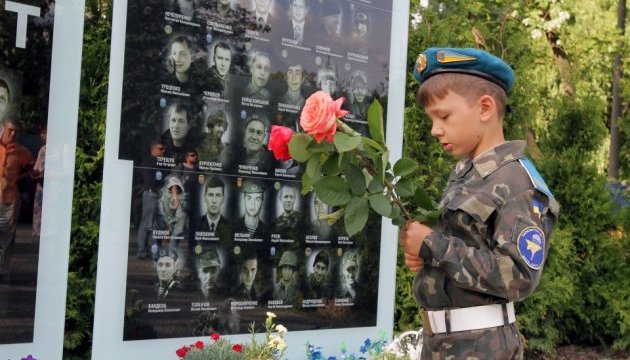 Сім років тому окупанти збили Іл-76 – в Україні вшановують пам'ять загиблих