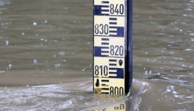 Рятувальники попереджають: дощі піднімуть рівень води на річках