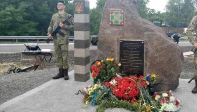Визволення Маріуполя: у місті відкрили меморіал загиблим прикордонникам