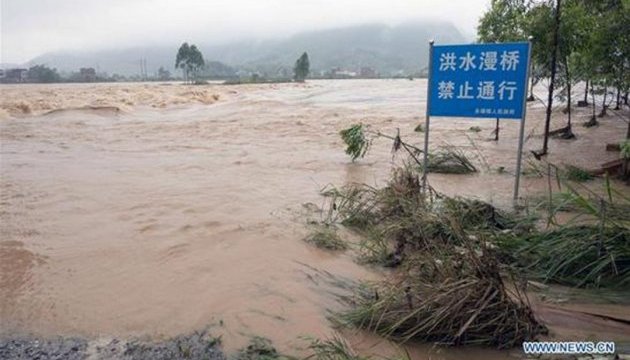 Зливи у Китаї спричинили багатомільйонні збитки