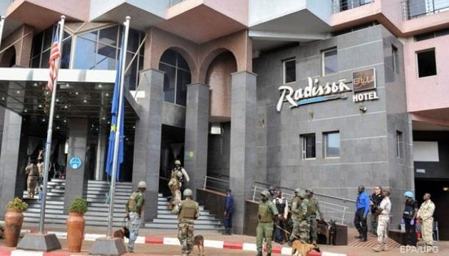 Внаслідок нападу ісламістів на готель Radisson у Малі загинули двоє