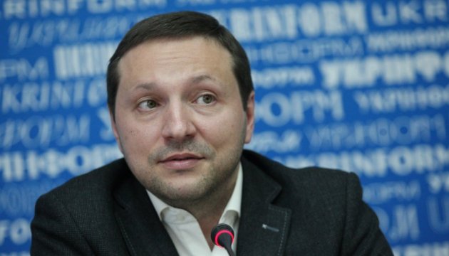 Stets discute con el abogado Feygin los casos de presos políticos ucranianos 