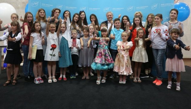 В Києві нагородили фіналістів V Всеукраїнського конкурсу дитячого малюнку «Україна-земля талантів»