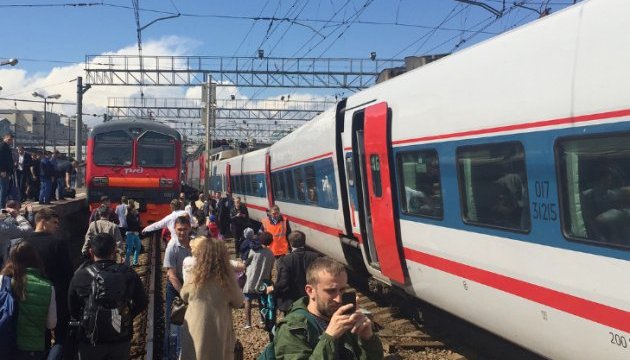 У Москві поїзд зіткнувся з електричкою