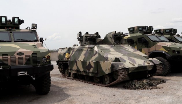 Une exposition de matériel militaire s’ouvre à Kyiv (vidéo)
